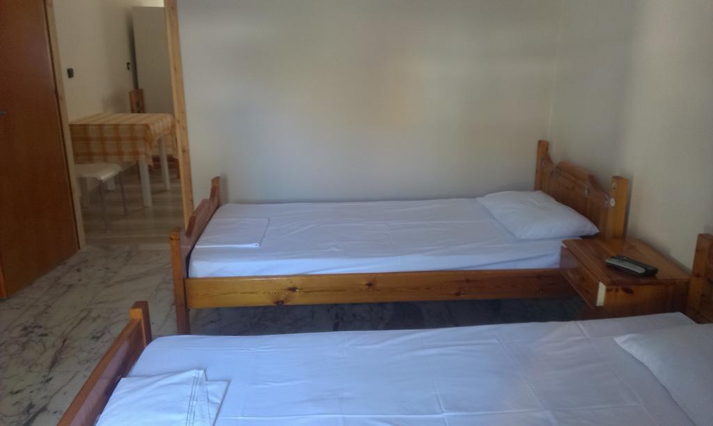Virginia'S Rooms Plataria Chambre photo