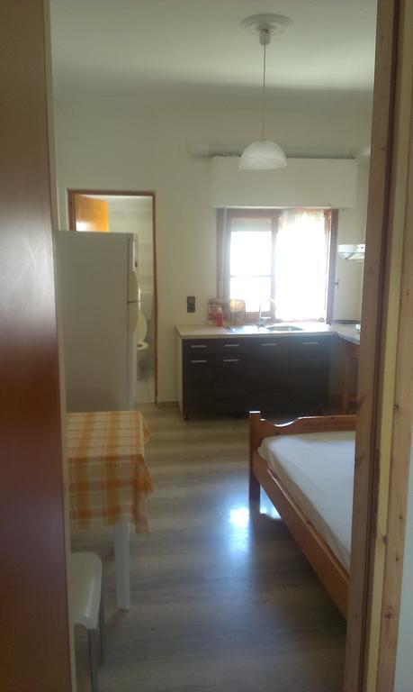 Virginia'S Rooms Plataria Chambre photo